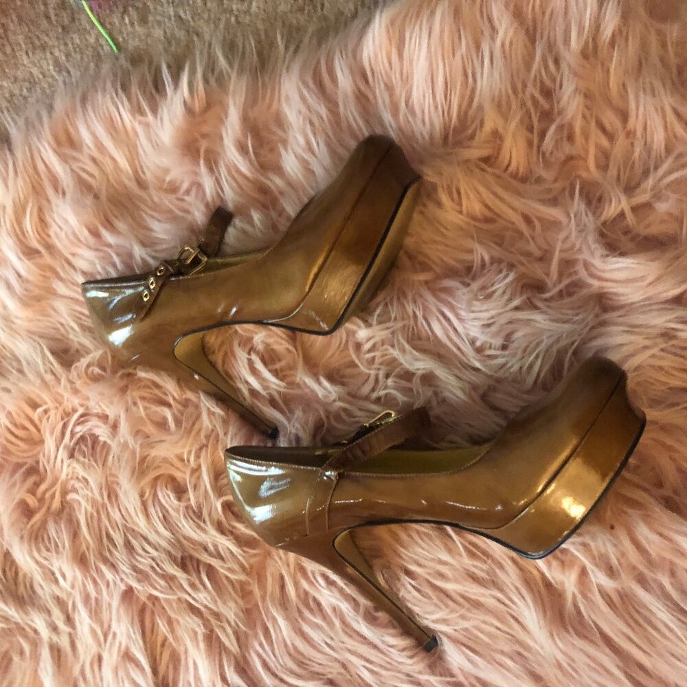 Guess Gorgeous Warm Carmel Platform Heels- ready to Wow for Vday!